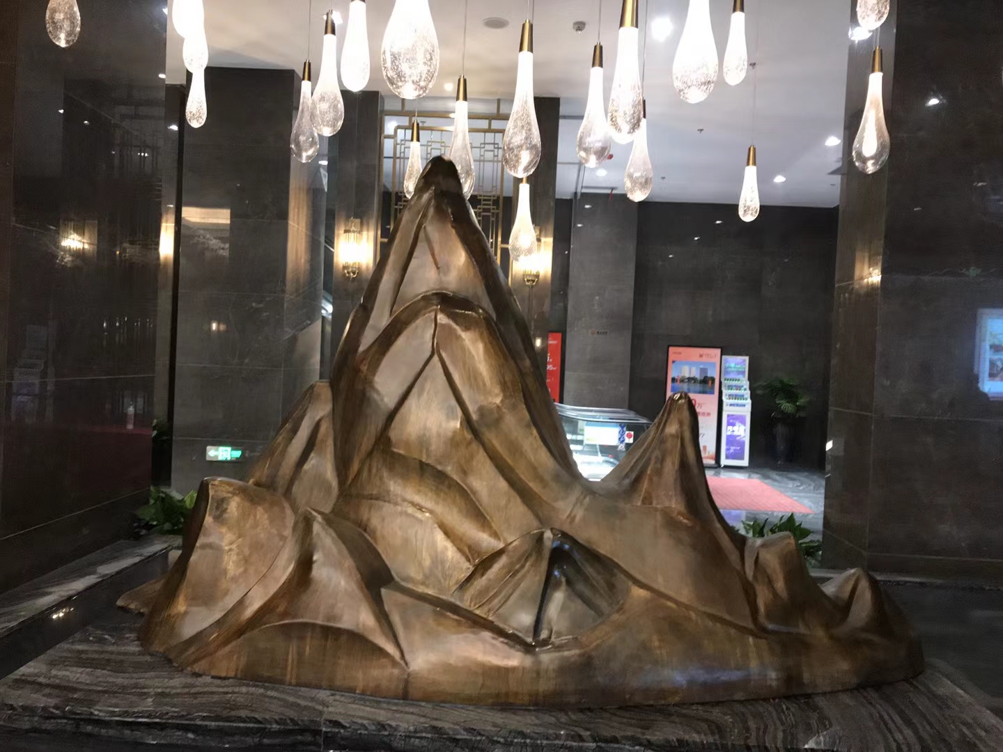 上海酒店大堂装饰不锈钢仿铜假山雕塑厂家报价_仿铜不锈钢假山