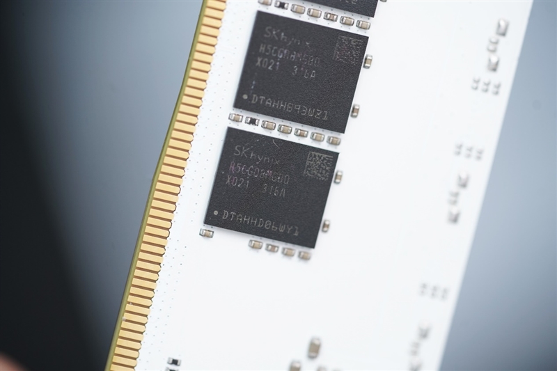 影驰HOF PRO DDR5-8000 24GB内存评测：延迟不到55ns 游戏最低帧暴涨37%_性能提升_11
