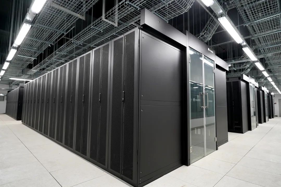思腾云计算中心 | 5千平米超大空间，基础设施完善，提供裸金属GPU算力租赁业务_服务器_15