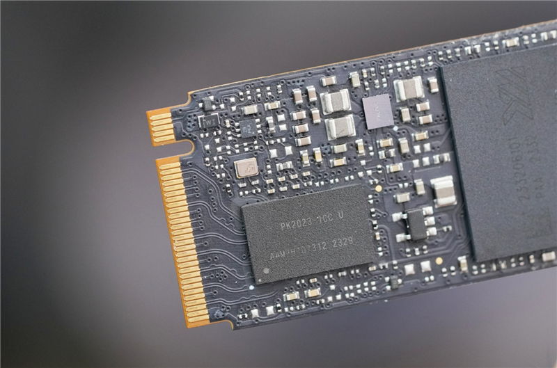 最强无缓存PCIe 4.0 SSD之一！长江存储致态TiPlus7100 4TB评测：满盘写入缓外2.3GB/s_数据_07