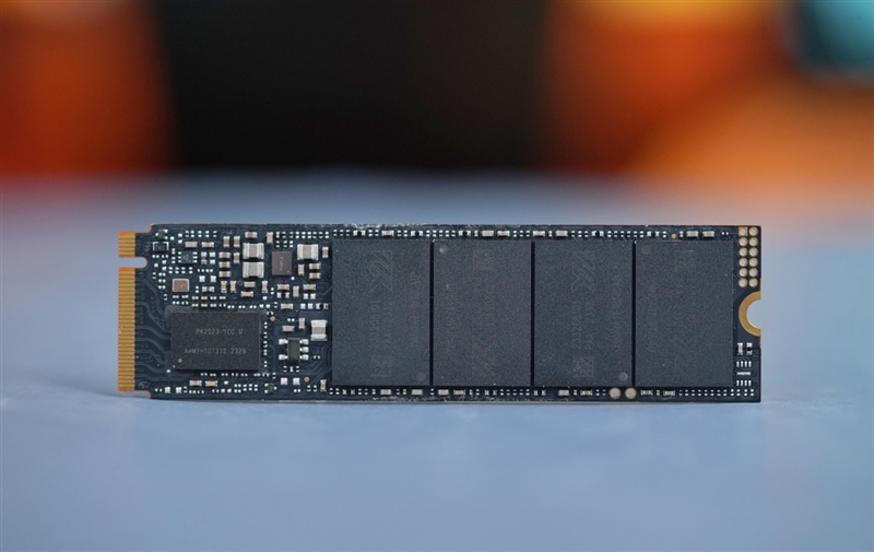 最强无缓存PCIe 4.0 SSD之一！长江存储致态TiPlus7100 4TB评测：满盘写入缓外2.3GB/s_高负载